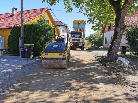 SANACIJA CESTIŠČA V VASI VRH NAD ŽELIMLJAMI  4